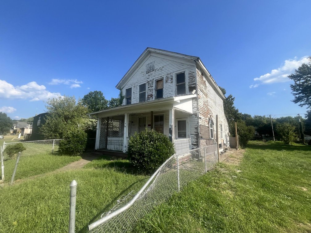 Image for Huntington Duplex Selling to the Highest Bidder
