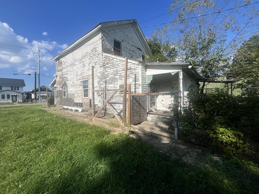 Image for Huntington Duplex Selling to the Highest Bidder