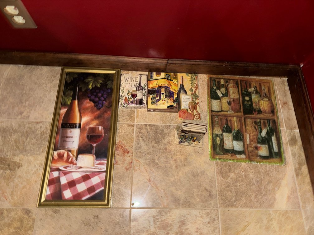 Rustic Wine-Themed Kitchen Decor