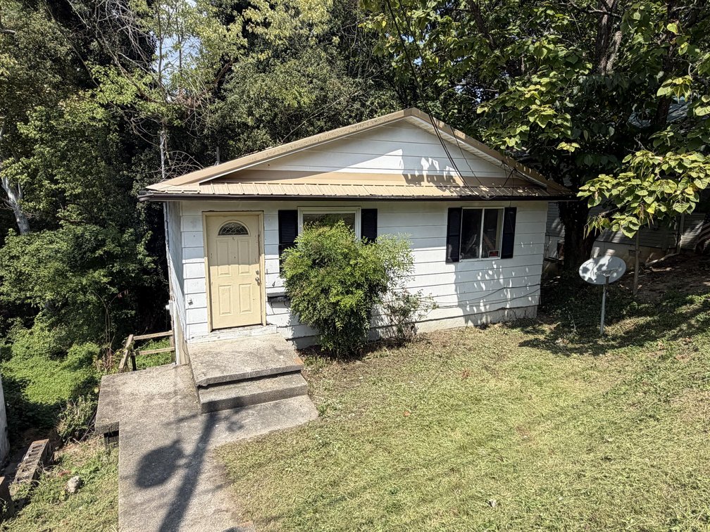 Image for Charleston 3 Bedroom Selling to the Highest Bidder