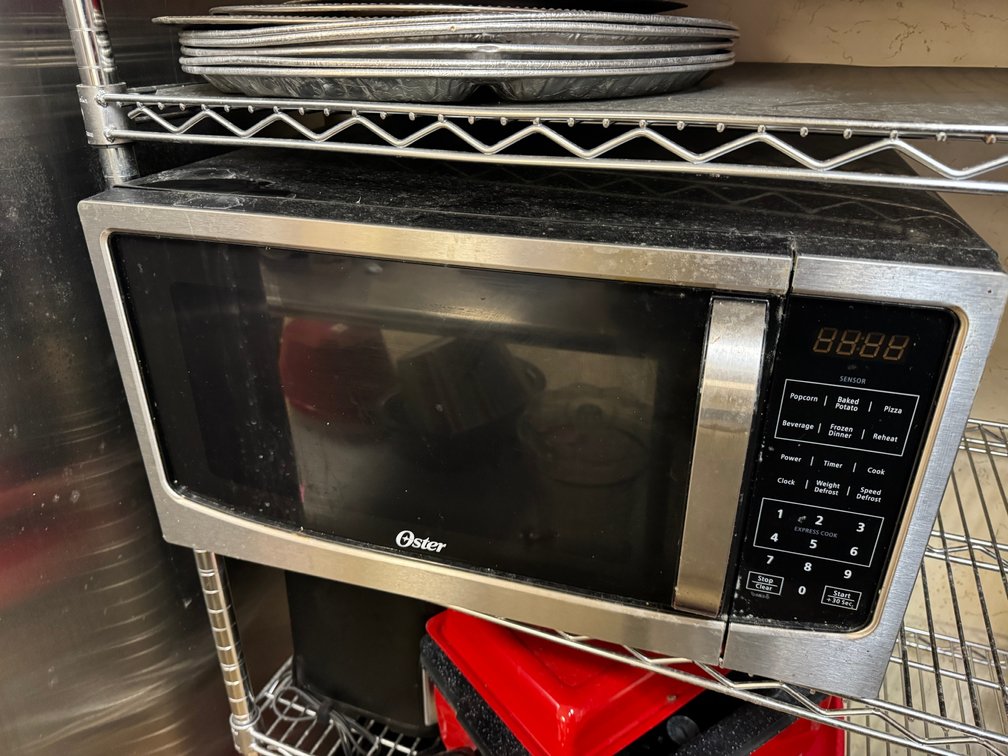 Countertop microwave oven