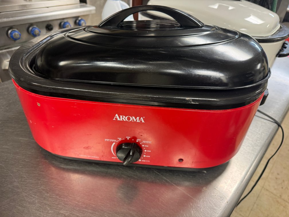 Aroma Electric slow cookers / roasters
