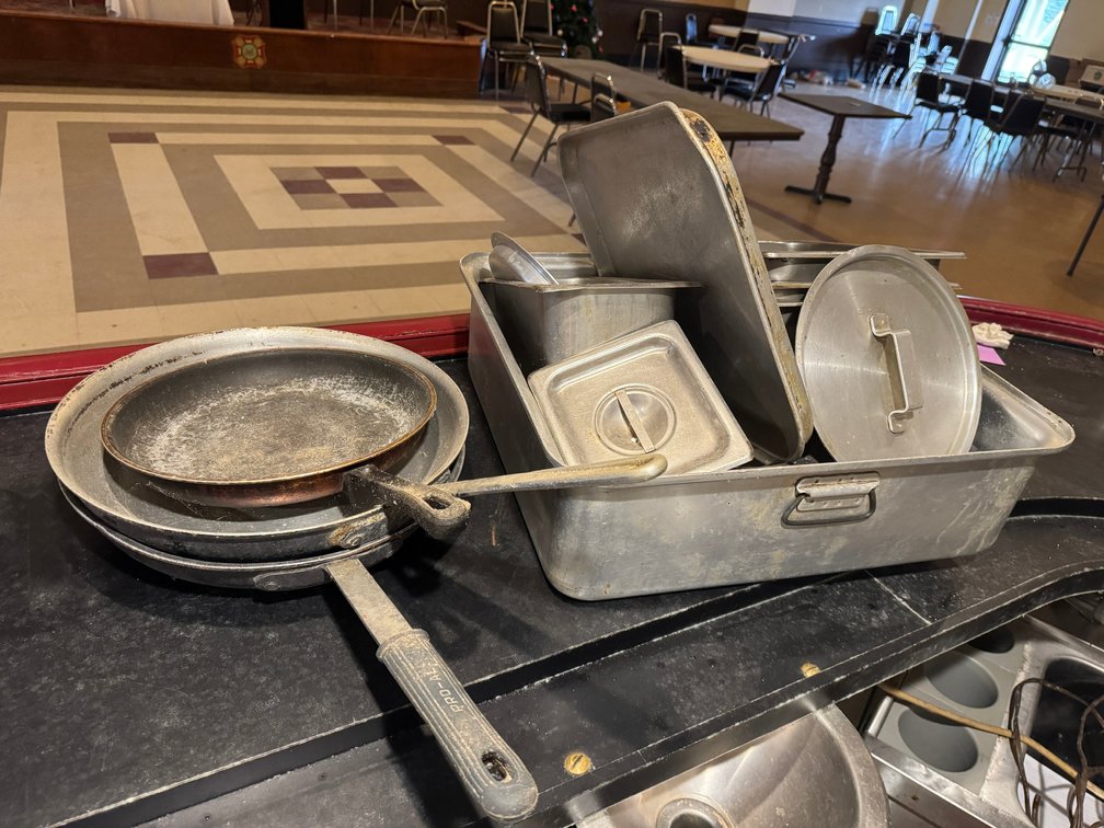 Commercial cookware and serving pans