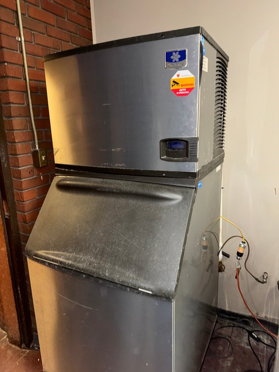 Commerical ice maker