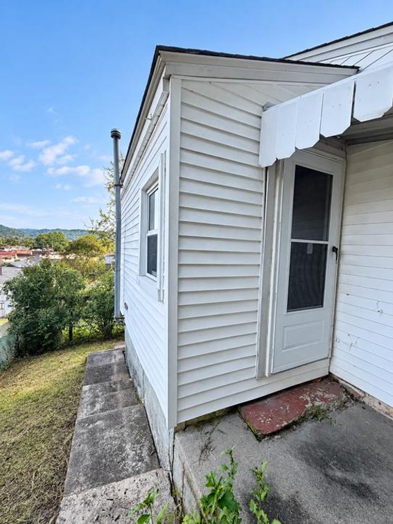 Image for 2 Bedroom in Nitro with a Garage & Workshop Space