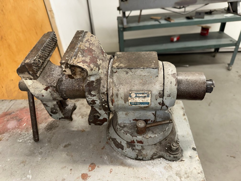 Swivel Bench vise