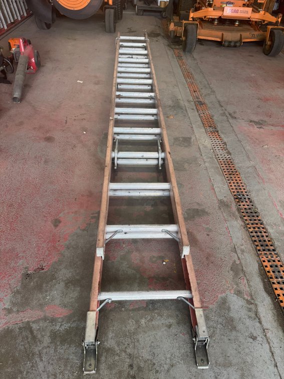 Fiberglass Extension Ladder