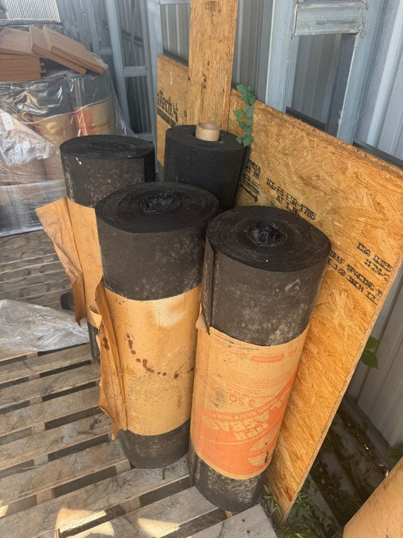 Roll roofing (tar paper)