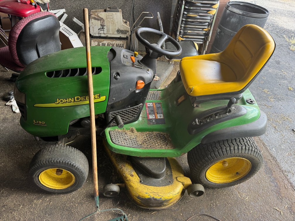 John Deere L130 Riding Lawn Tractor