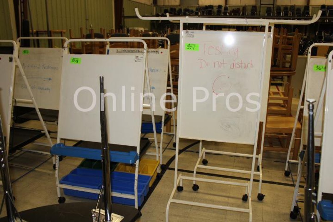 (Lot) Easels