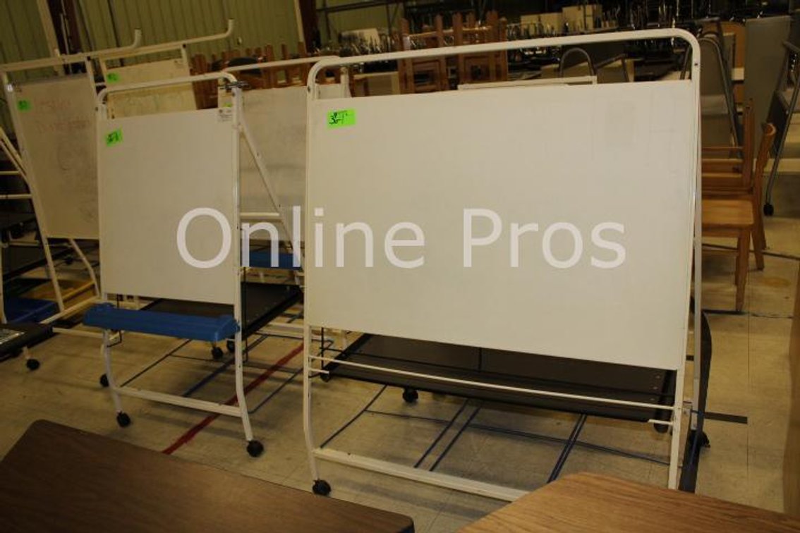 (Lot) Easels
