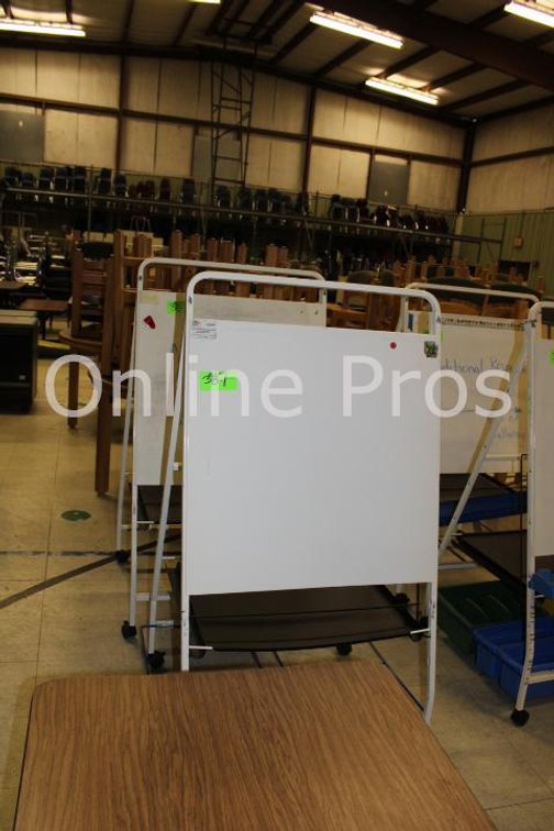 (Lot) Easels
