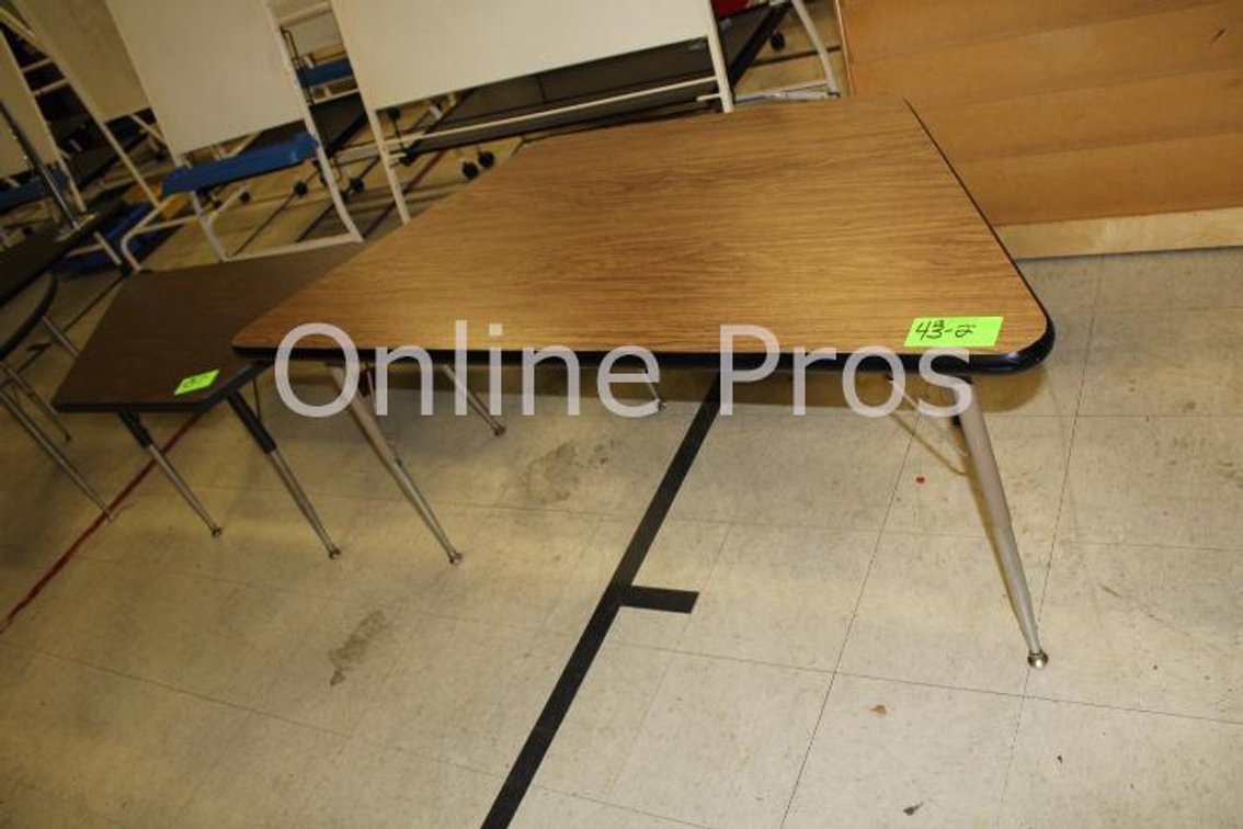 (Lot) Trapezoid Tables