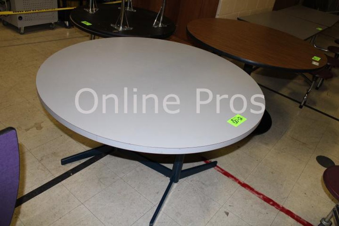 (Lot) Round Tables