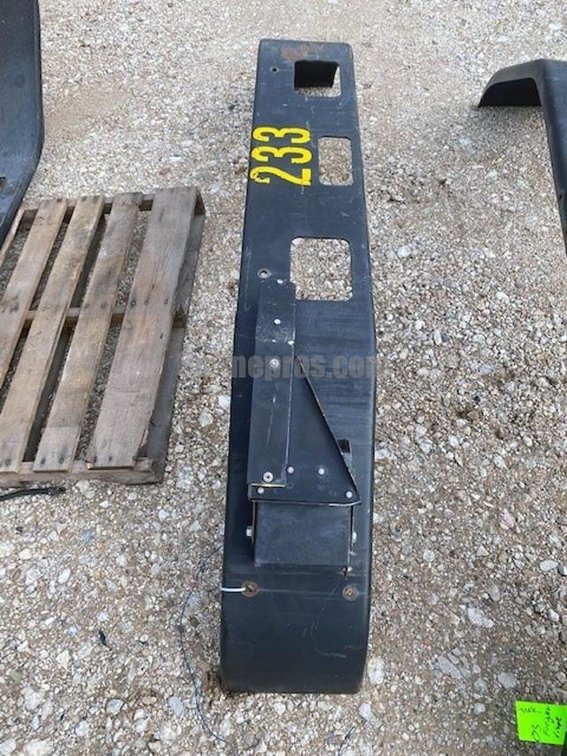 (1) 2003 Freightliner Bus/Truck Front Bumper