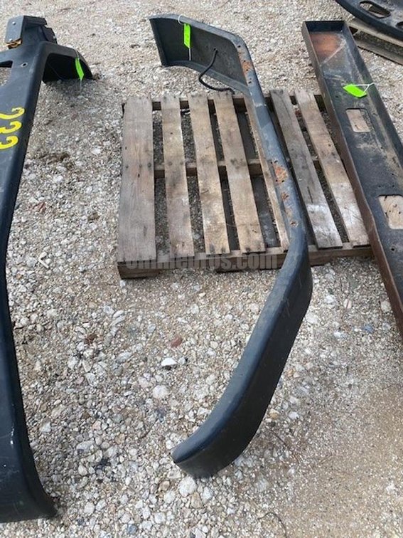 (1) 2003 Freightliner Bus/Truck Front Bumper