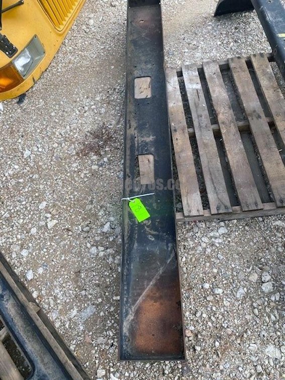 (1) 1998 GMC Front Bus Bumper