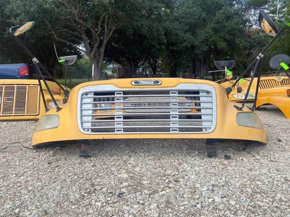 (1) 2006 Bus/Truck Thomas/Freightliner Front Hood