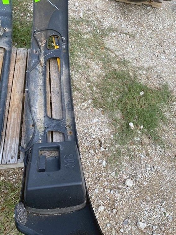 (1) 2006 Freightliner Bus Front Bumper