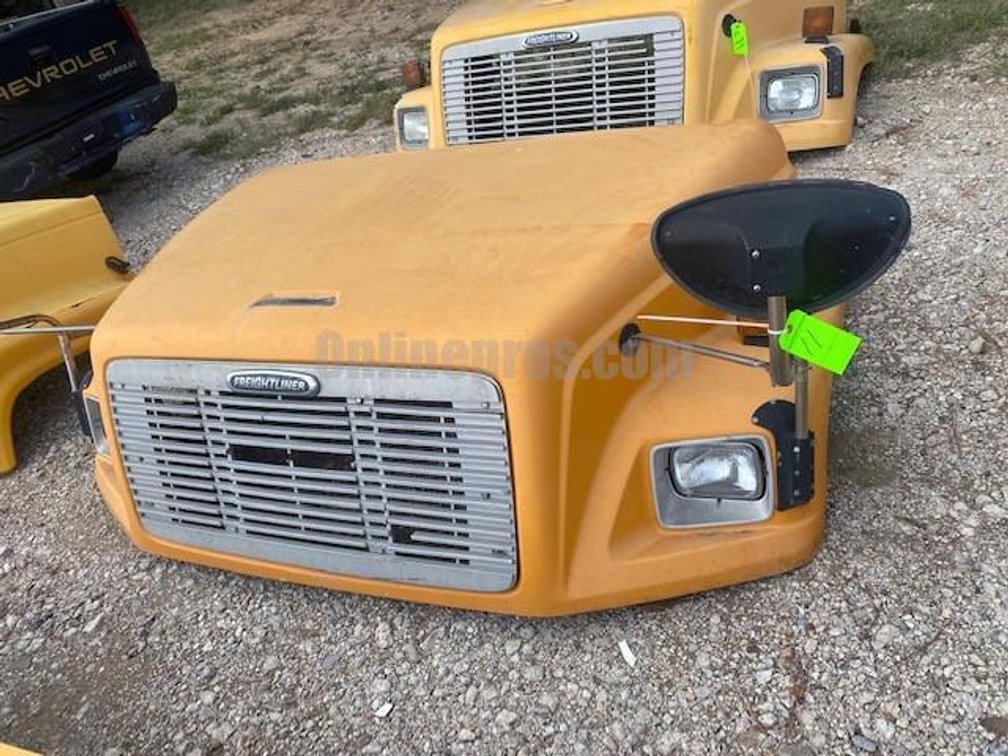 (1) 2003 Freightliner Bus/Truck Hood