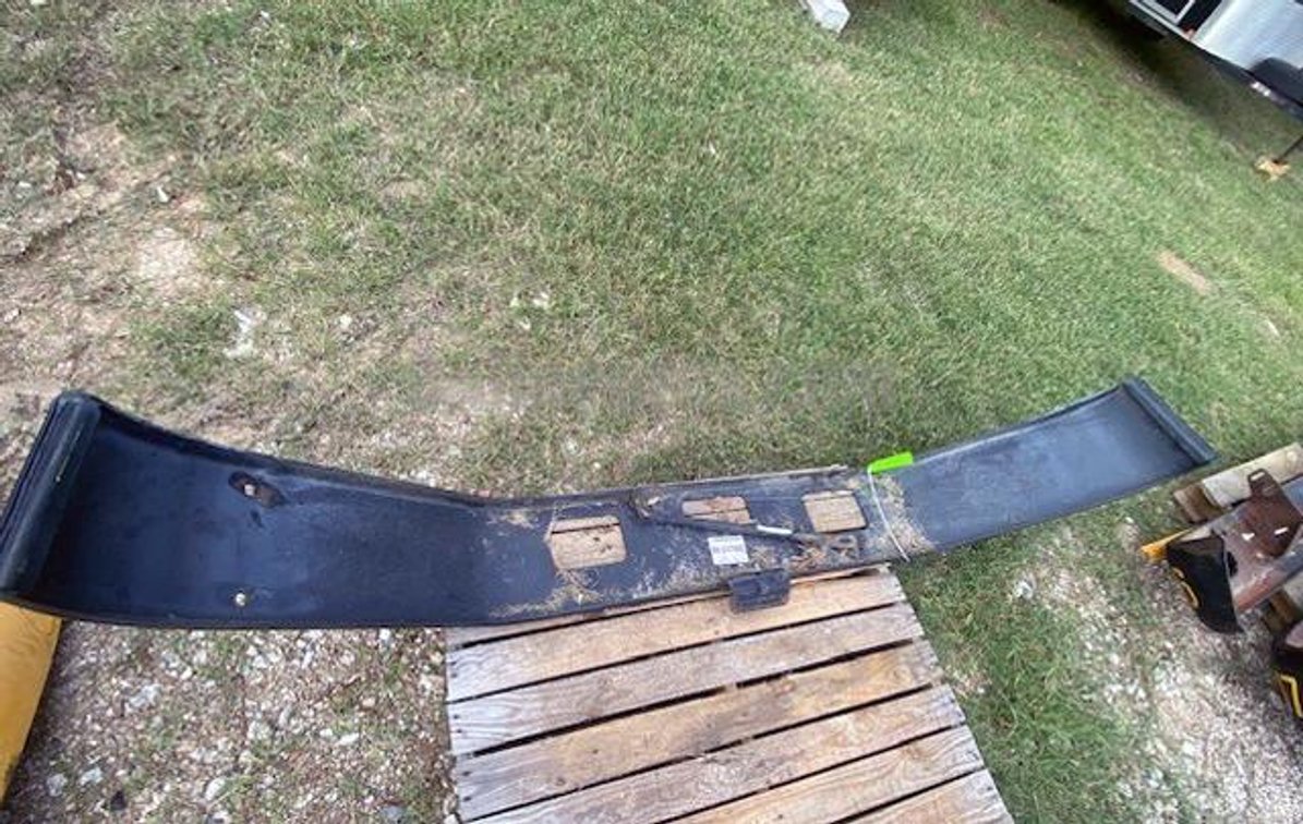 (1) 2003 Freightliner Front Bus/Truck Bumper