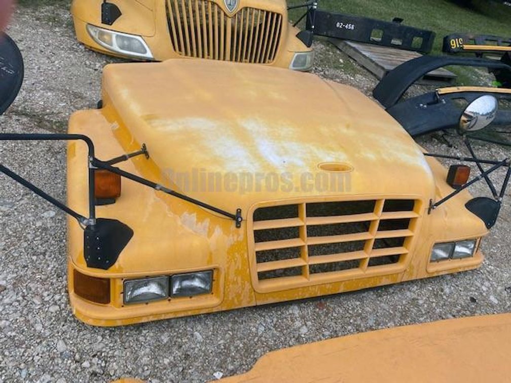 (1) 2006 Vision Bus Hood