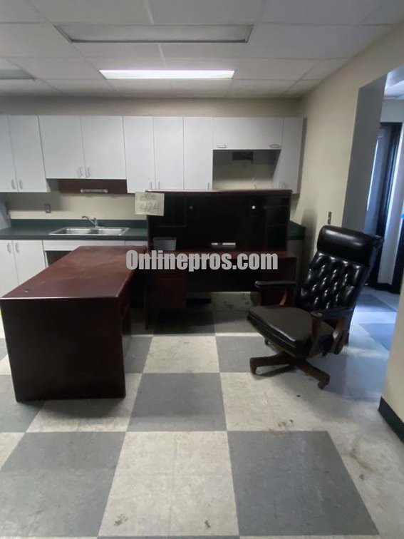 (Lot) Desk, Return, and Hutch With Office Chair