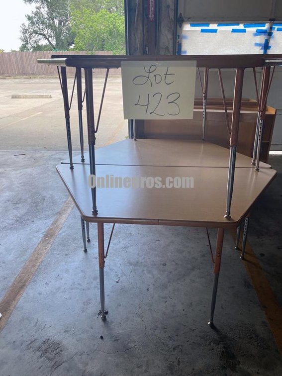 (Lot) Trapezoid Tables