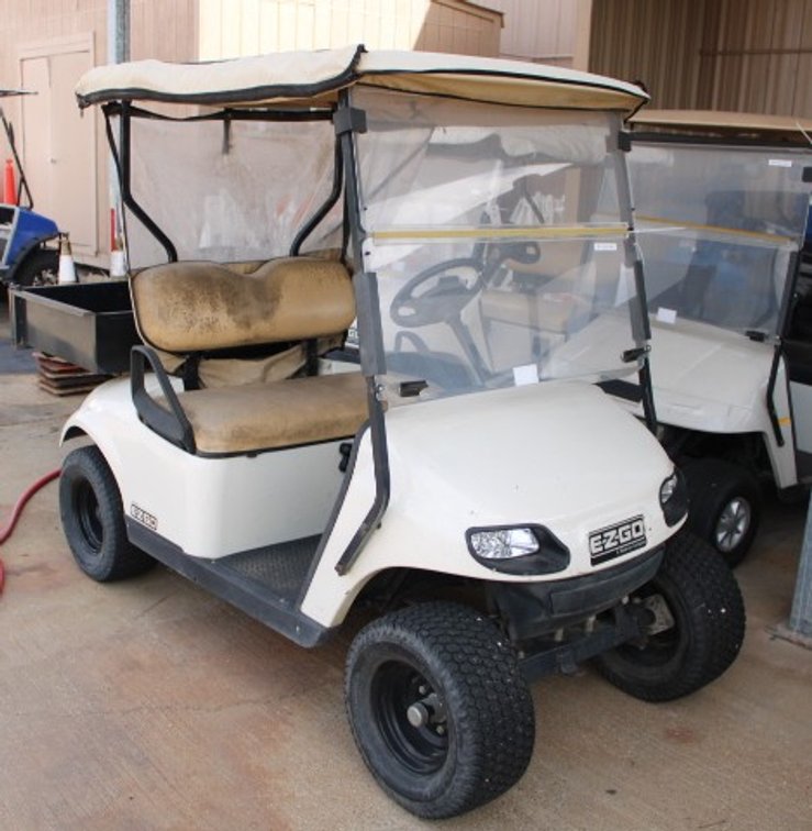 E-Z-GO Golf Cart