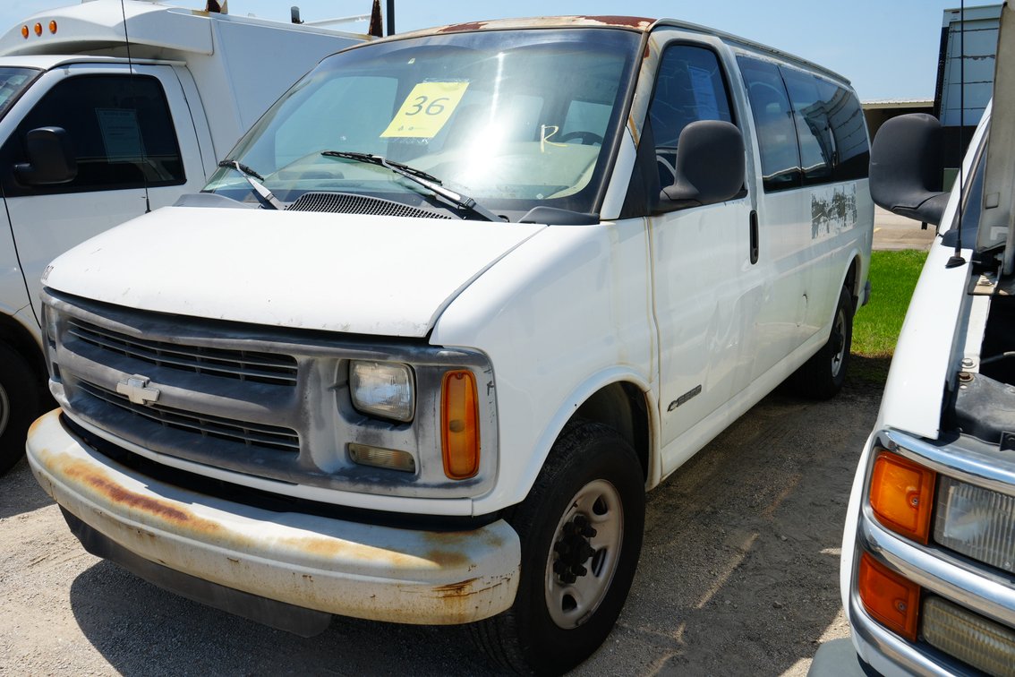 2000 Chevrolet 3500 Express Van
