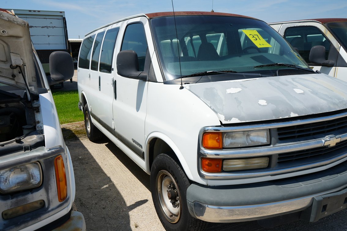 2000 Chevrolet 2500 LS Express Van