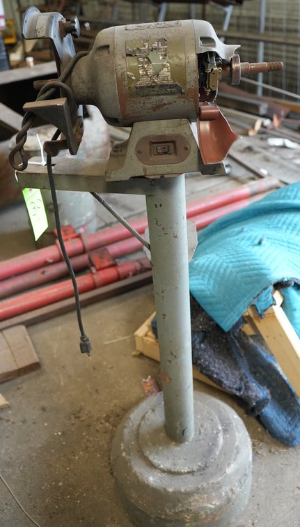 Delta Pedestal Grinder