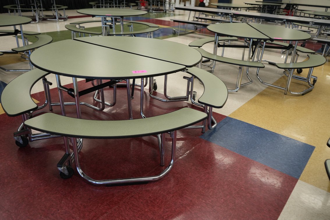 Round Folding Cafeteria Tables