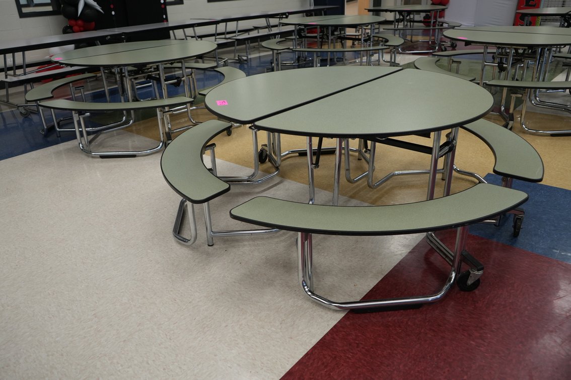 Round Folding Cafeteria Tables