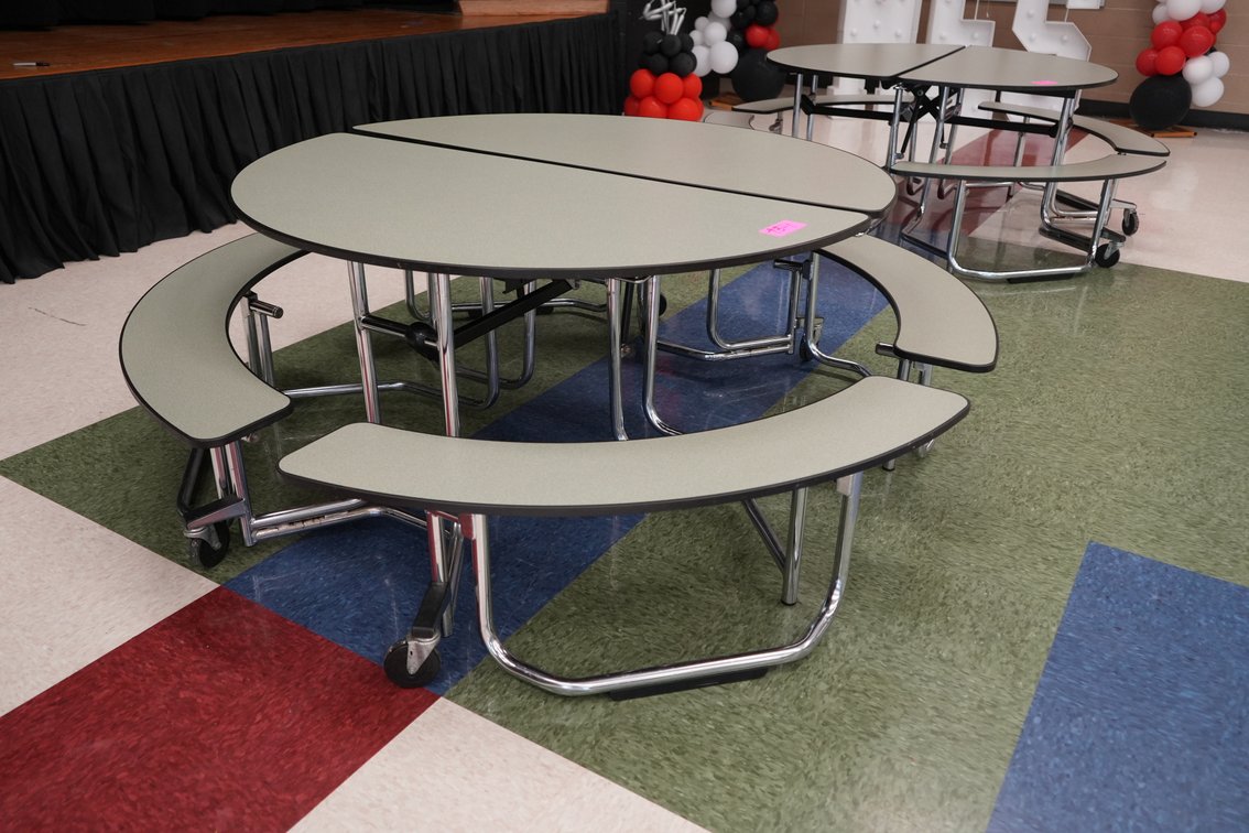 Round Folding Cafeteria Tables