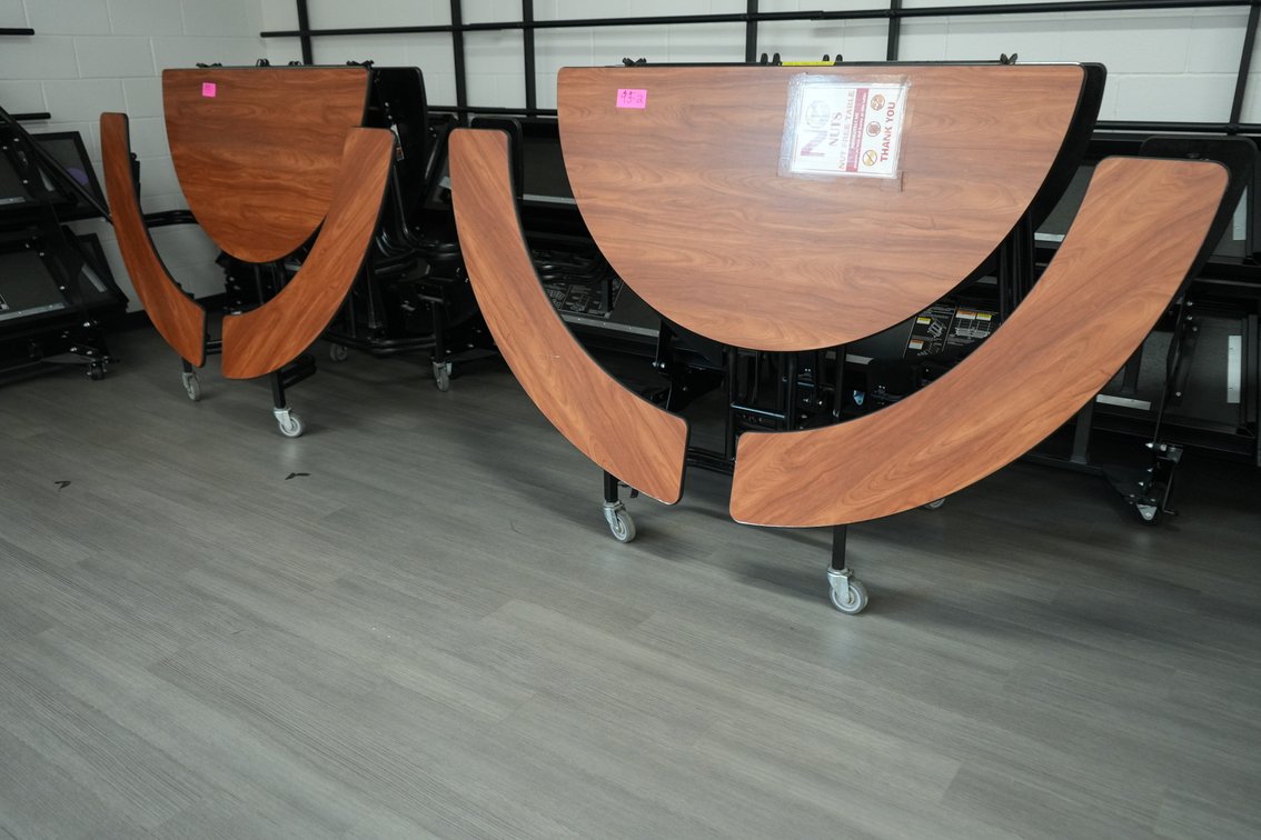 Round Folding Cafeteria Tables
