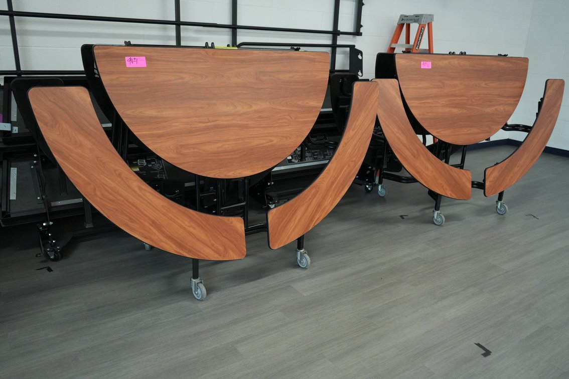 Round Folding Cafeteria Tables