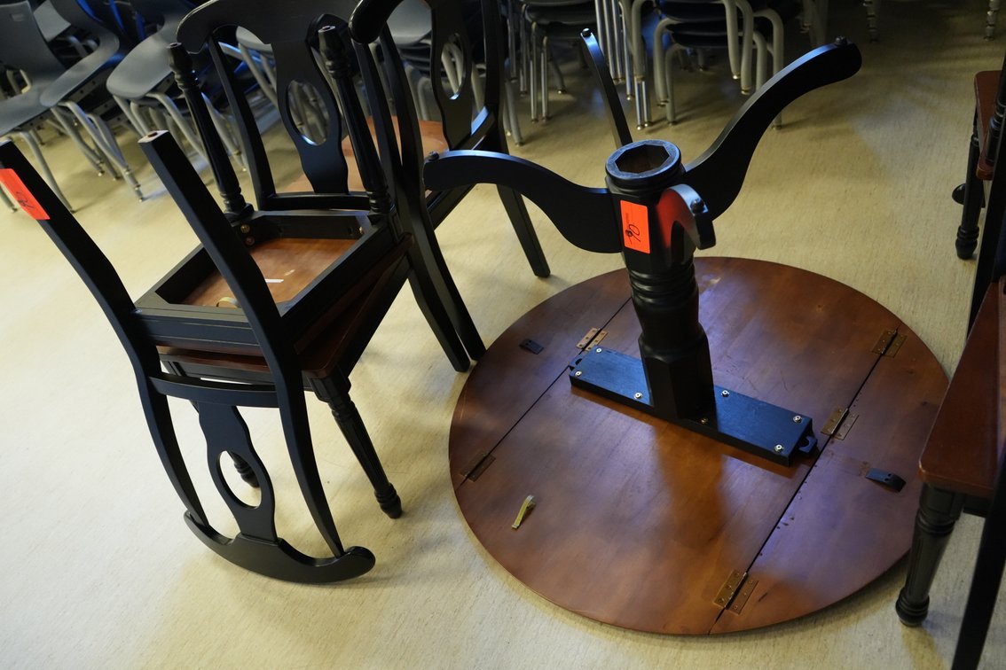 Round Table & Chairs