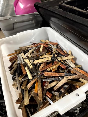 Image for Assorted Steak & Table Knives with Storage Tub