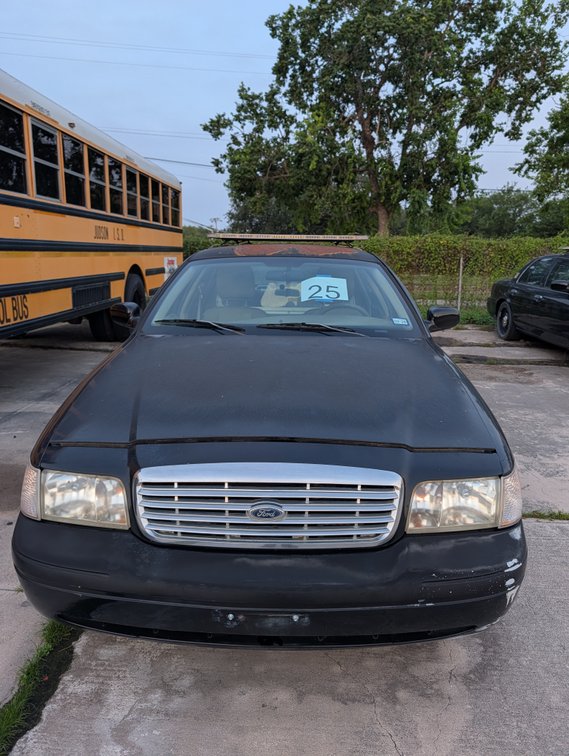 2011 Ford Crown Victoria - Will Need to be Towed