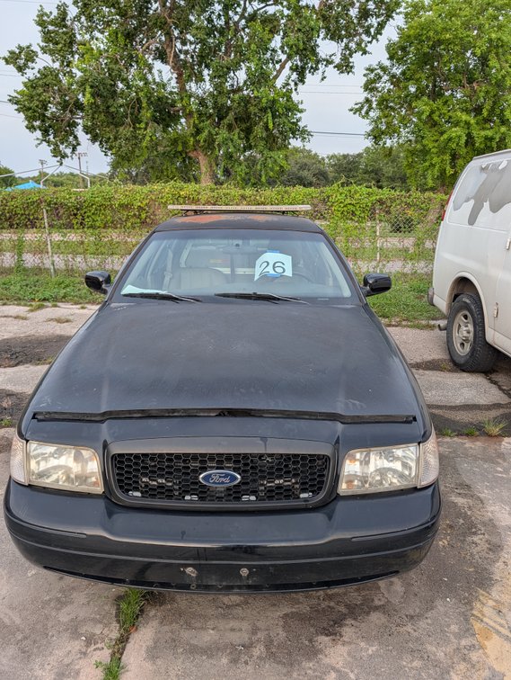 2011 Ford Crown Victoria - Will Need to be Towed