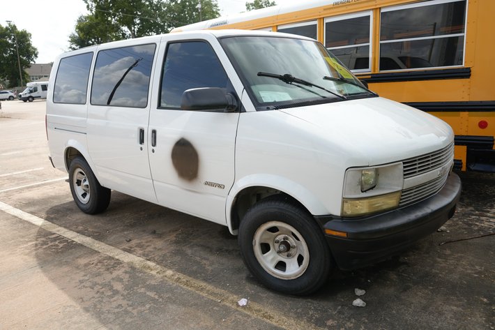 Image for 2002 Chevrolet Astro Cargo Van - Will Need to be Towed