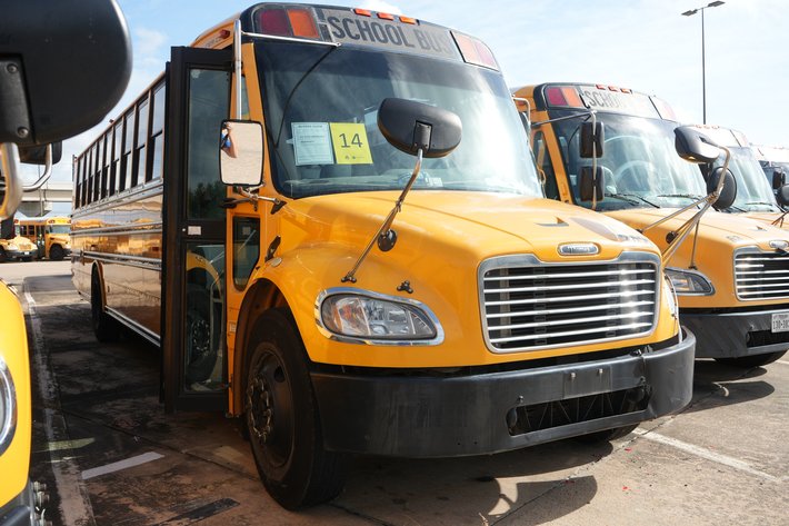 Image for 2016 Thomas School Bus (Wrecked) - Will Need to be Towed