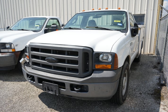 Image for 2005 Ford F350 XL Super Duty Service Truck