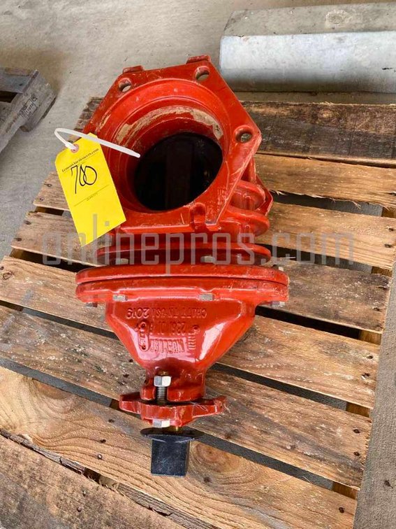 (1) Mueller Co. 6" Gate Valve - C515