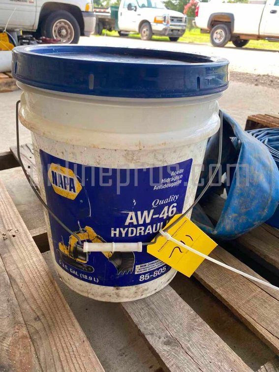 (1) NAPA Hydraulic Oil