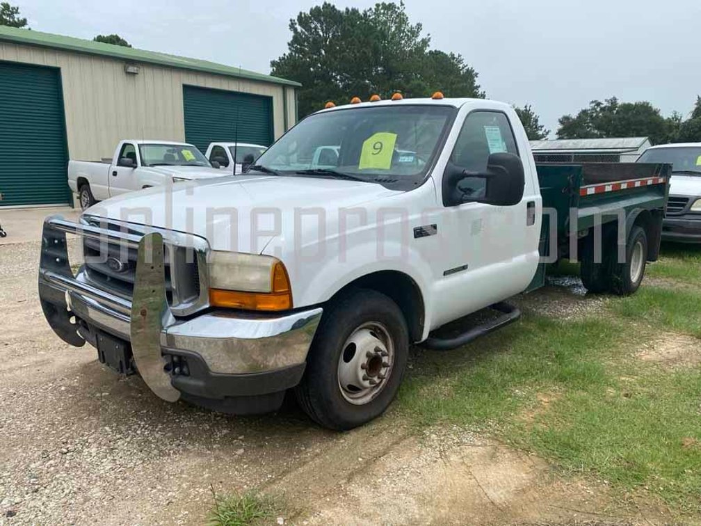 (1) 2001 Ford F350 XLT Super Duty Truck W/3 Yd. Dump Bed - Vin #5880