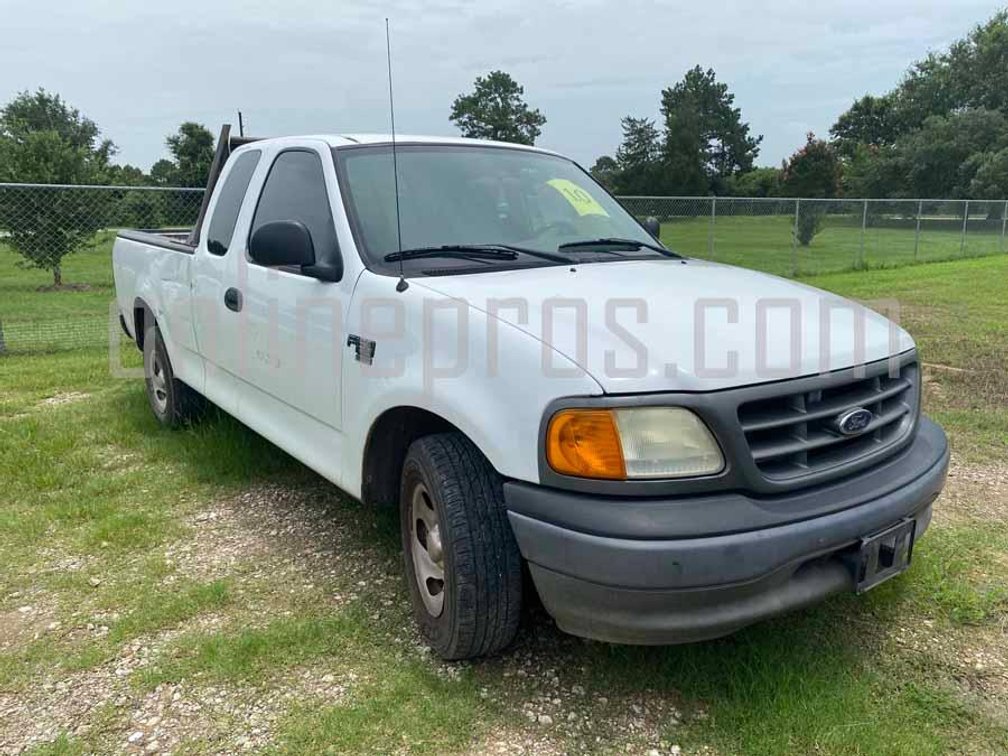 (1) 2004 Ford F150 XL Extended Cab Pick Up - Vin #8457