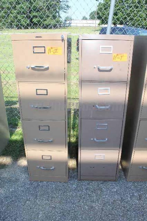 (Lot) 4 Drawer File Cabinets