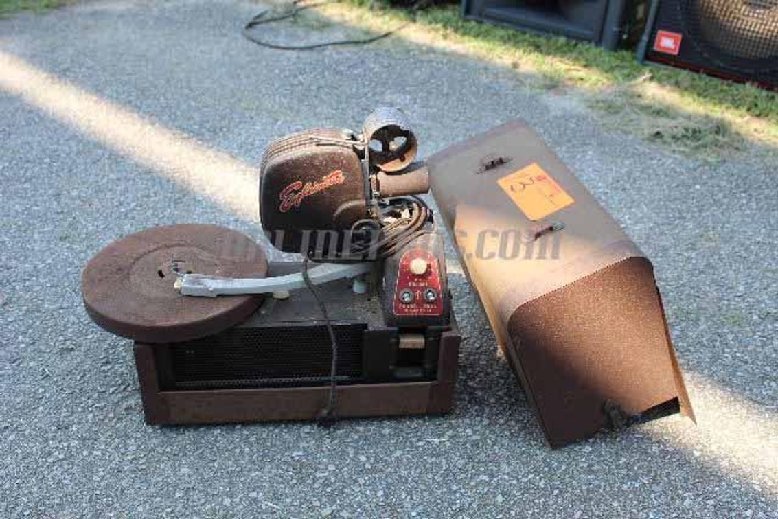 (1) Vintage Explainette Projector Record Player